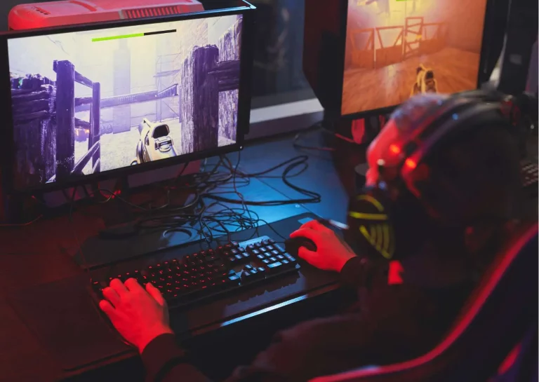 Live Streaming Video Games on Facebook